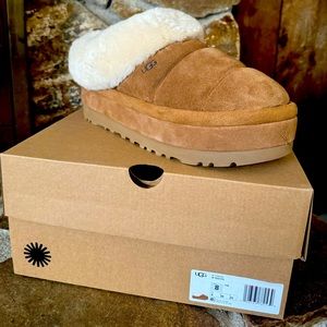 Brand New In Box Ugg Tazzlita